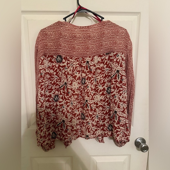 Free People blouse/light jacket. Great condition. Barely used. Size large. - Picture 3 of 3